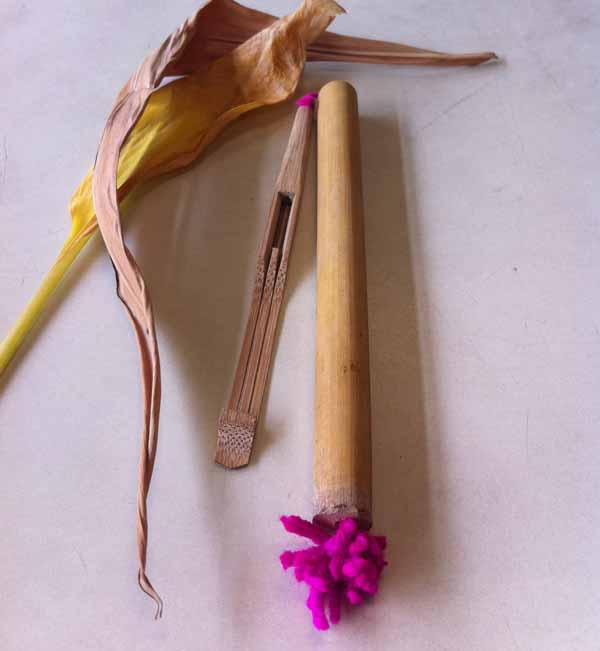 จิ้งหน่องหรือจ่าเอ่ว เครื่องดนตรีเป่าชาวเขาเผ่าอาข่าใช้ตกแต่งบ้านพร้อมส่ง A wind instrument (Jing Nong or Ja Aew) from AKHA Hill House for home decoration  and collectibles